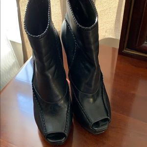 Sexy Nicole Miller Peep toe booties